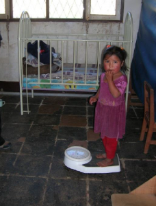 Revisión de niños en Cochabamba